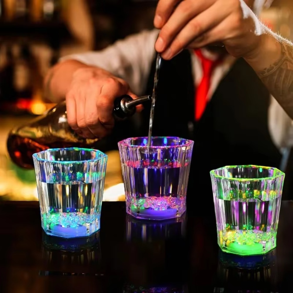 12個入り/24個入り LEDライト付きショットグラス。暗闇 - Glow In The Dark Party Glasses のレビューと価格