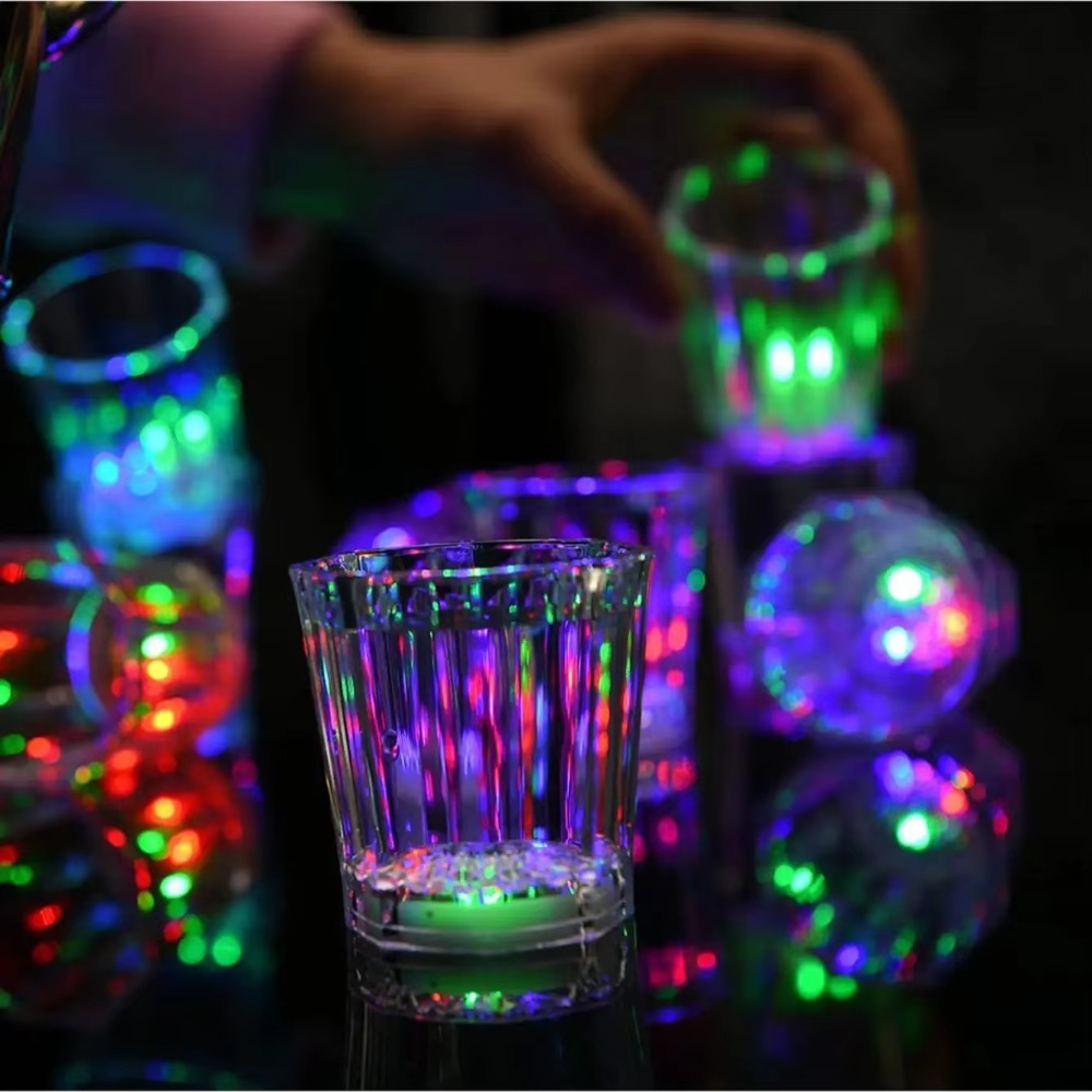 12個入り/24個入り LEDライト付きショットグラス。暗闇 - Glow In The Dark Party Glasses のレビューと価格